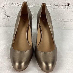 Women’s Gold Coach Heels